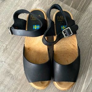 New Mia Women's 5/36 Black 'Greta' Clog Sandal